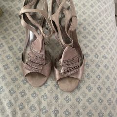 Satin heel