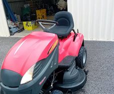 Ride on lawnmower