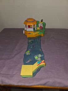 1998 Bluebird Polly Pocket Fishing Hut
