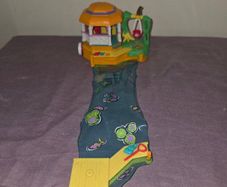 1998 Bluebird Polly Pocket Fishing Hut