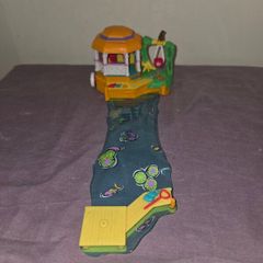 1998 Bluebird Polly Pocket Fishing Hut