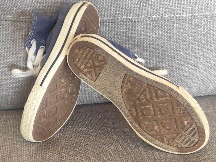Kids Converse. Size Junior  UK 12
