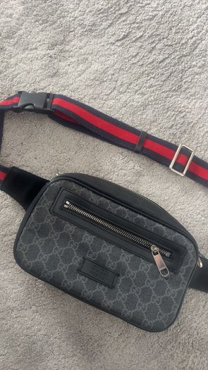 gucci pouch