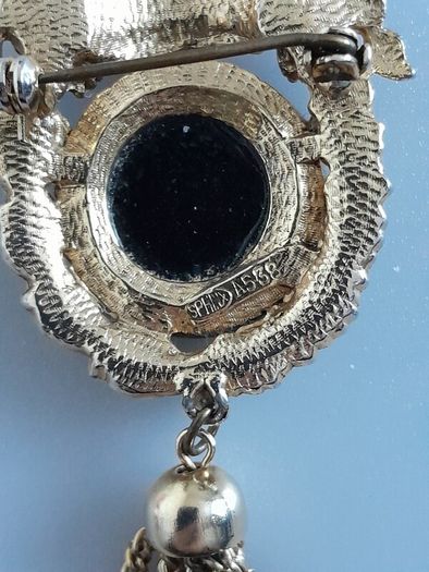 BROOCH - Vintage - Sphinx - Metal and Glass