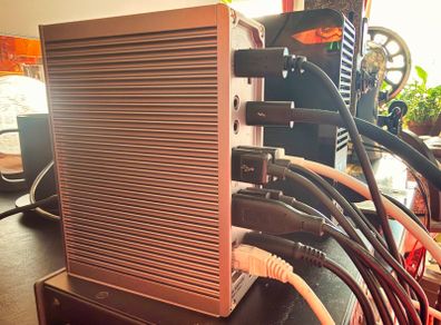 CalDigit TS4 Thunderbolt Docking Station