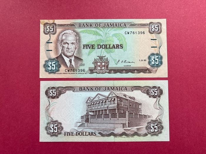 Jamaica  5 Dollars  1992  Pick  70e  ( Uncirculated )