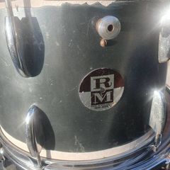 Vintage Rose Morris drum kit