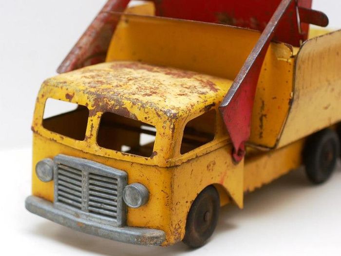 Vintage 1950's Roberts Tin Toy Dump Truck