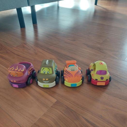 Set of 4 small pull-back toy cars