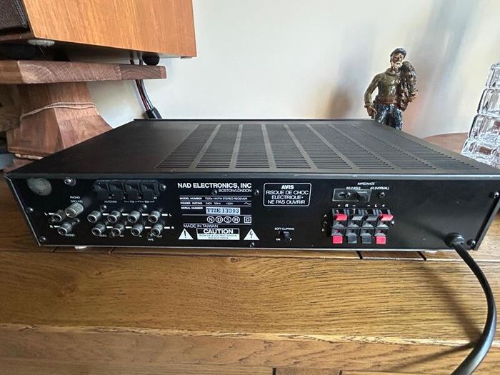 NAD Electronics 7020e Stereo Receiver with AM/FM Tuner