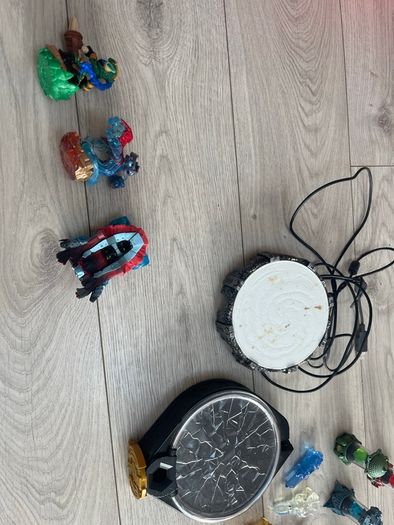 Large Skylanders Bundle Figure Traps  Accessories  Rare Items Included