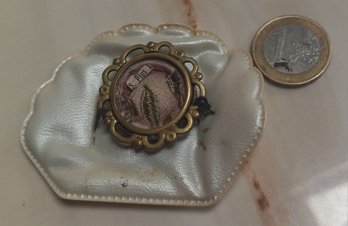 Religious relic Saint Pope Pius X, free reg post D18