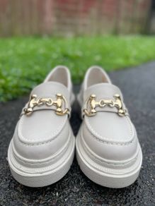 Woman shoe size 5