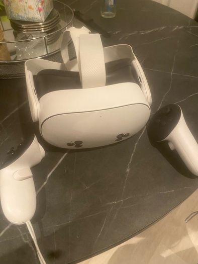 VR quest 3 nearly new