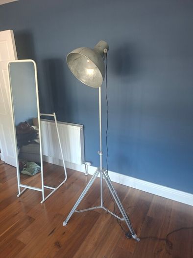 floor lamp