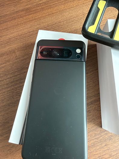Google Pixel 8 Pro w Pixel Watch 2