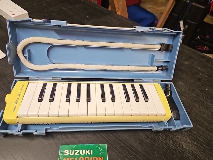 melodion (suzuki)
