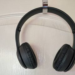 Wireless Bluetooth earphones