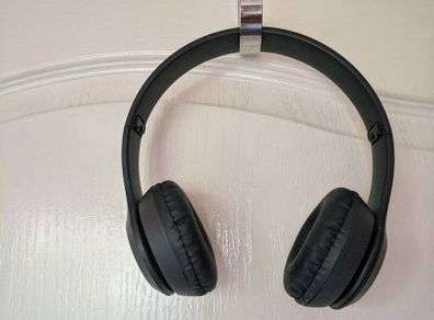 Wireless Bluetooth earphones