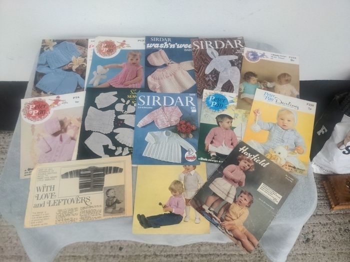 Knitting booklets and magazines