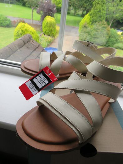 Toms Ladies Sandals New With Box Size 6
