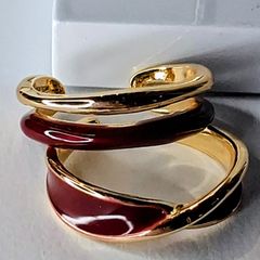A Pair of Burgundy Oil Drip Rings with Open Ring