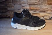 Trainers, size 6