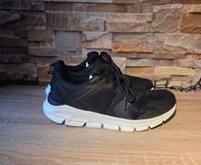 Trainers, size 6
