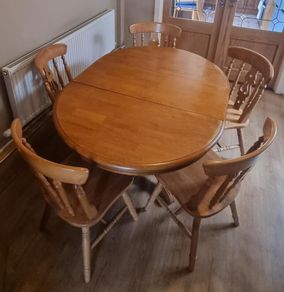 Extendable Kitchen Table & 5 Chairs