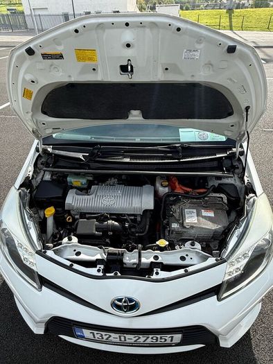 2013 automatic petrol hybrid toyota yaris