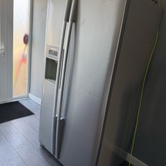 LG fridge freezer + water and ice dispenser