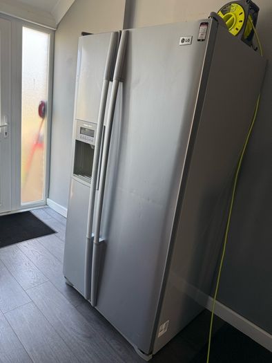 LG fridge freezer + water and ice dispenser