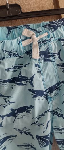 h&m shorts with sharks motif size 8-9 years old  PRICE 12 EURO