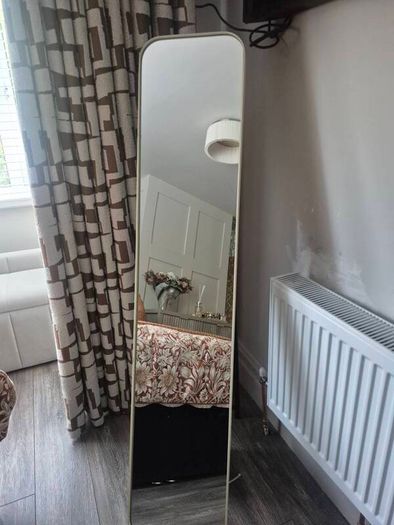 floor standing mirror