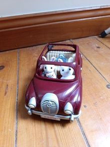 Sylvanian  rabbit couple with car