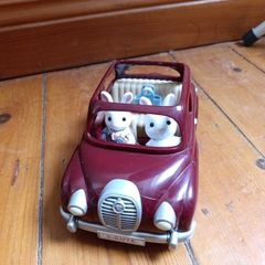 Sylvanian  rabbit couple with car