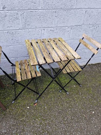 Patio table & 2 chairs