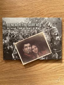 Gears of war 2 art book + photograph