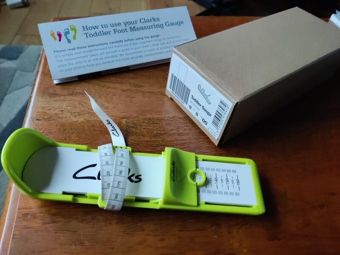 Clarks toddler foot gauge