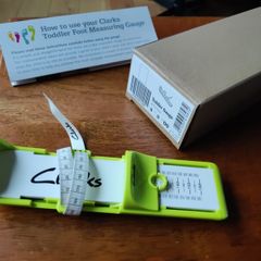 Clarks toddler foot gauge
