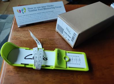 Clarks toddler foot gauge