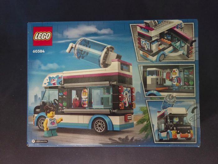 Lego City 60384 Penguin Slushy Van