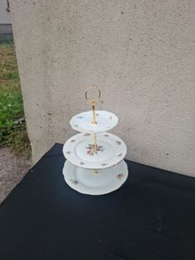 China 3 tiers floral cake stand postage possible