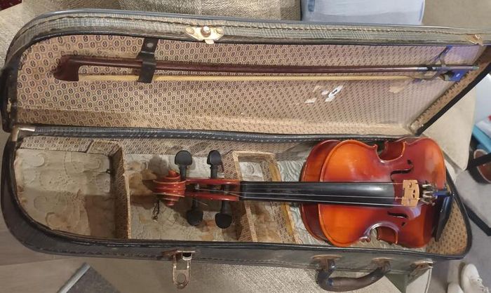 3/4 Violin with Bow & Case