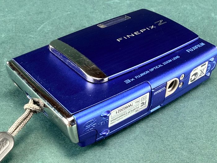 Fujifilm Digital Camera FinePix Z10fd 7.2MP Blue