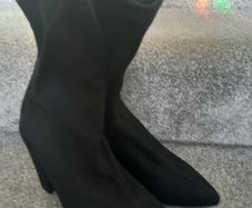 New.women black suede boots.size6/7