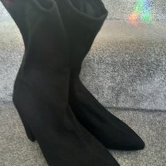 New.women black suede boots.size6/7