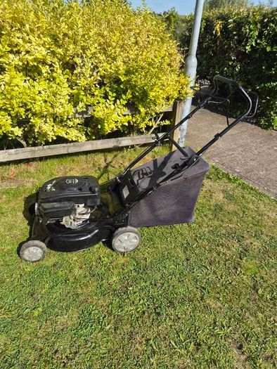 self-drive petrol lawnmower starts easy runs perfect