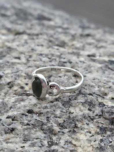 Ladies sterling silver ring