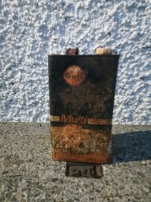 vintage oil can